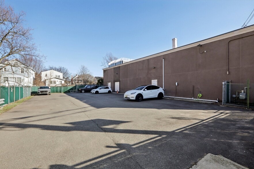 More Photos Of 7-9 Ridgefield, Ridgefield Park Flex For Lease