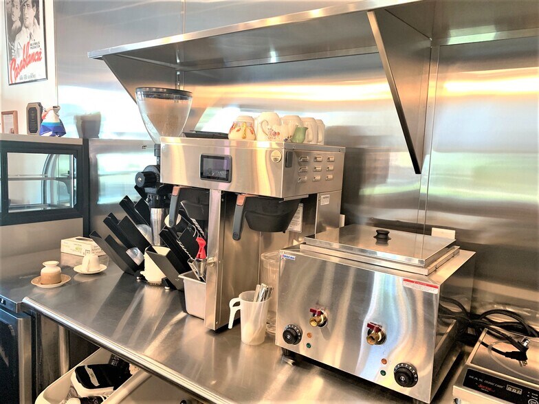 More Photos Of 300 Ash St, Fernandina Beach Storefront Retail Residential For Sale