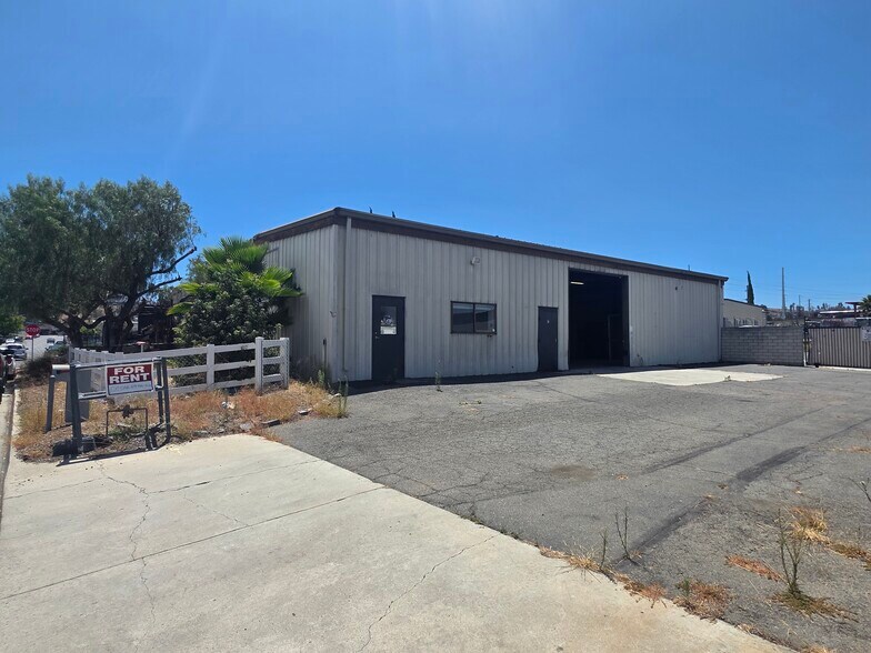 More Photos Of 605 Venture St, Escondido Warehouse For Lease