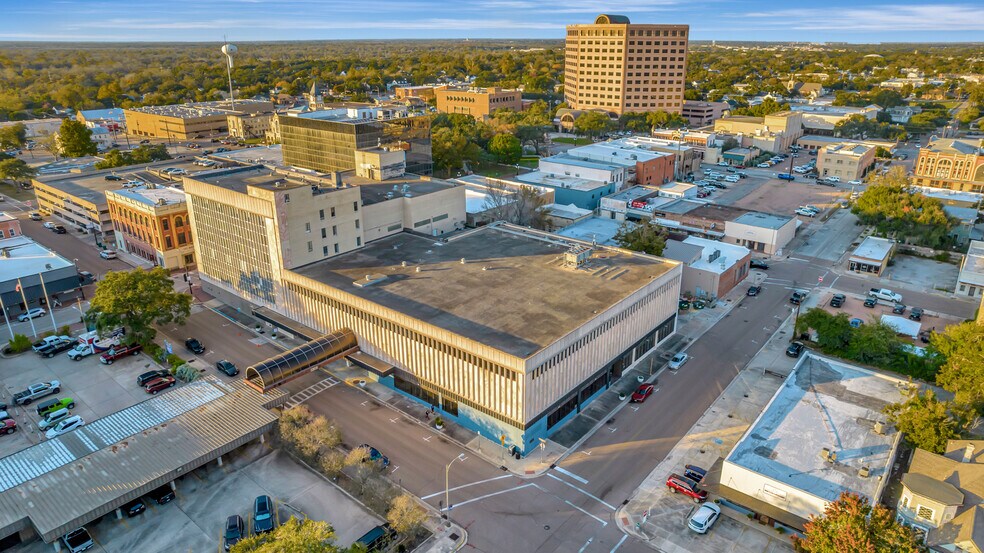 More Photos Of 120 S Main St, Victoria Office For Sale