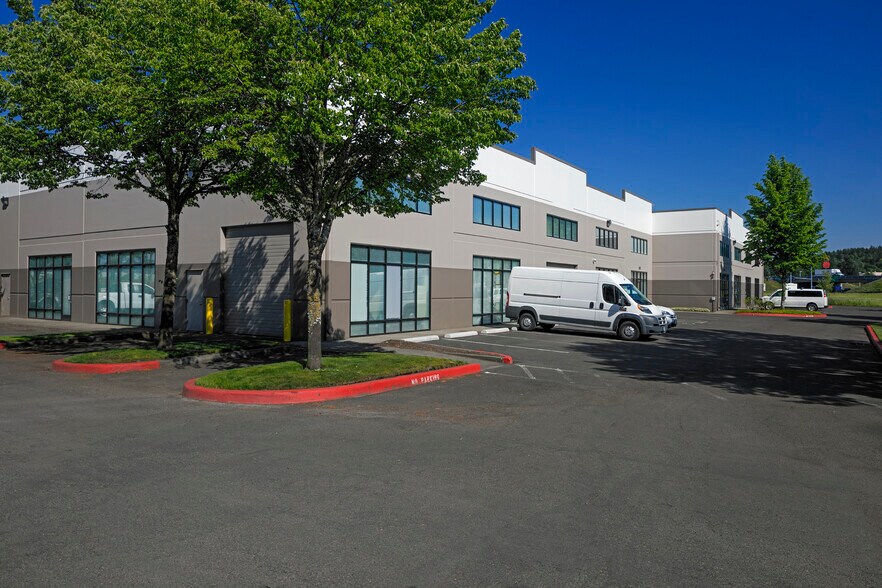 More Photos Of 1020-1080 NW Corporate Dr, Troutdale Unknown For Lease
