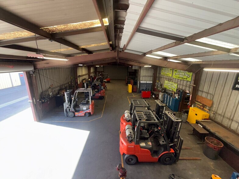 More Photos Of 1360-1366 Burton Ave, Salinas Warehouse For Sale