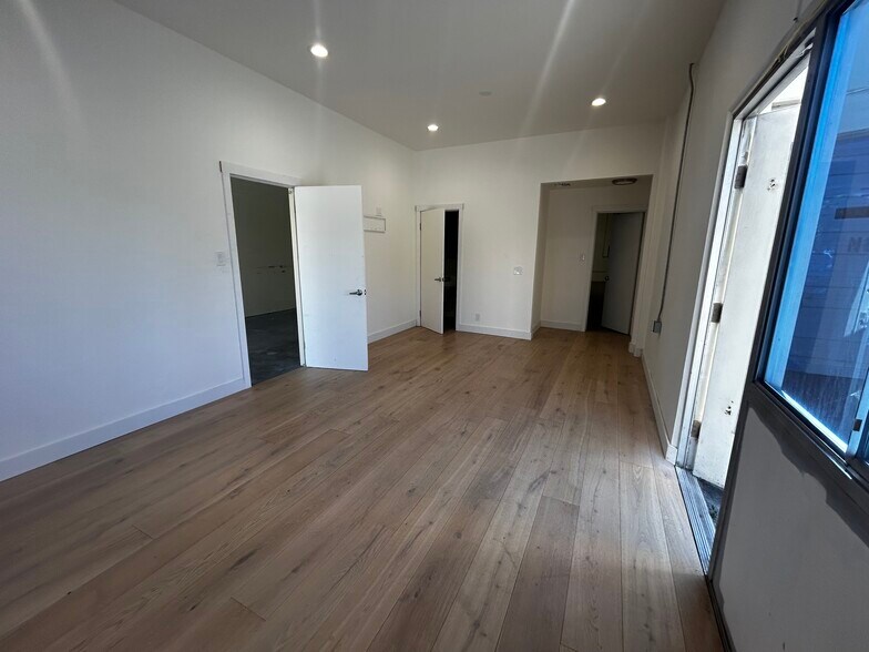 More Photos Of 716 San Antonio Rd, Palo Alto Manufacturing For Lease