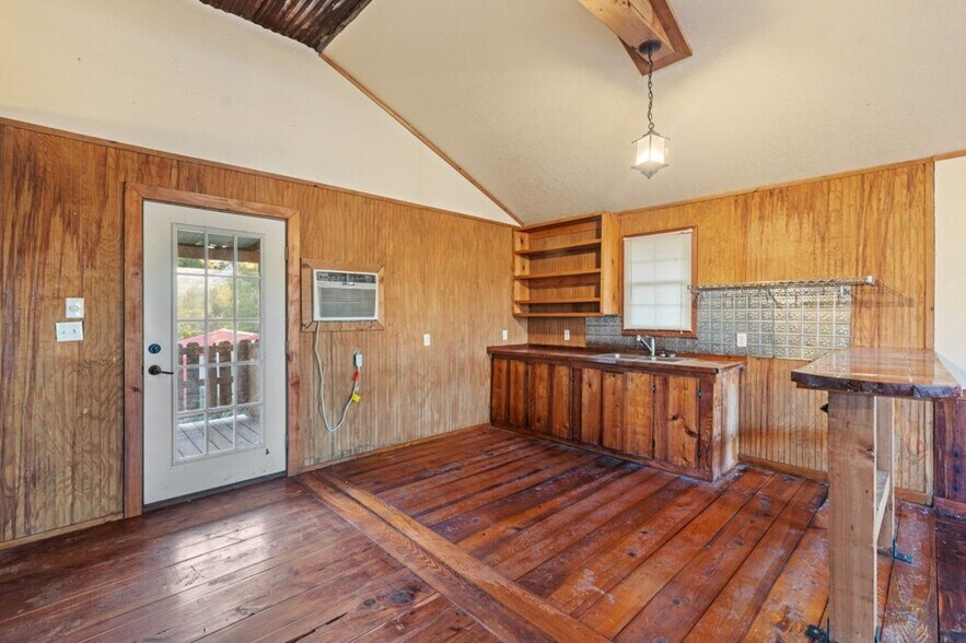 More Photos Of 2755 US Highway 69, Lufkin Storefront Retail Office For Sale