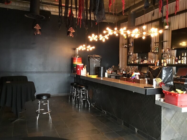 More Photos Of 414-416 W 4th St, Santa Ana Office For Sale