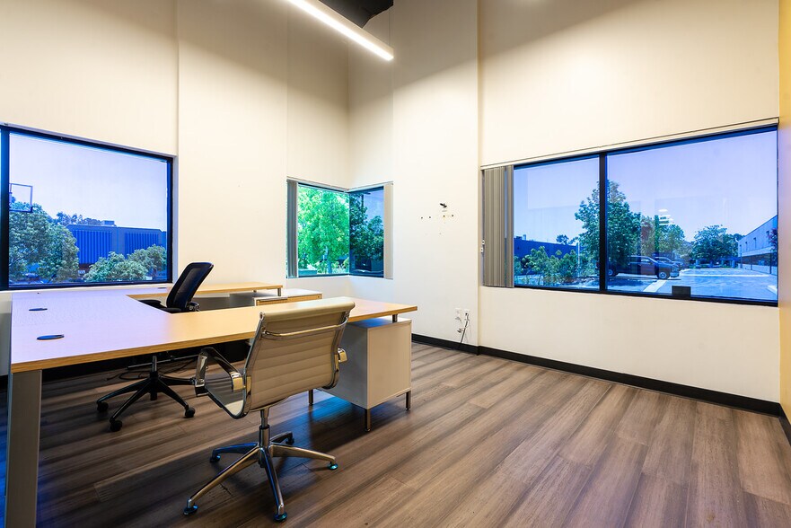 More Photos Of 6675 Mesa Ridge Rd, San Diego Office For Lease