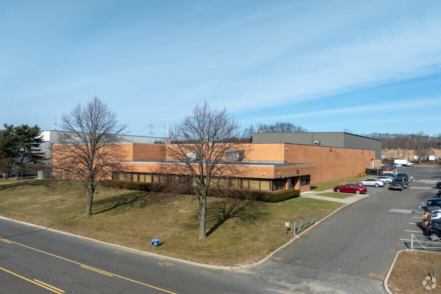 More Photos Of 100 Wireless Blvd, Hauppauge Industrial For Sale