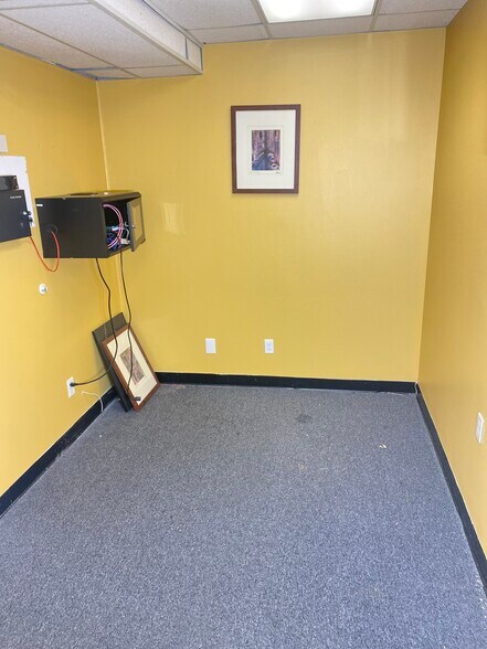 More Photos Of 516-518 S Camp Meade Rd, Linthicum Heights Medical For Lease