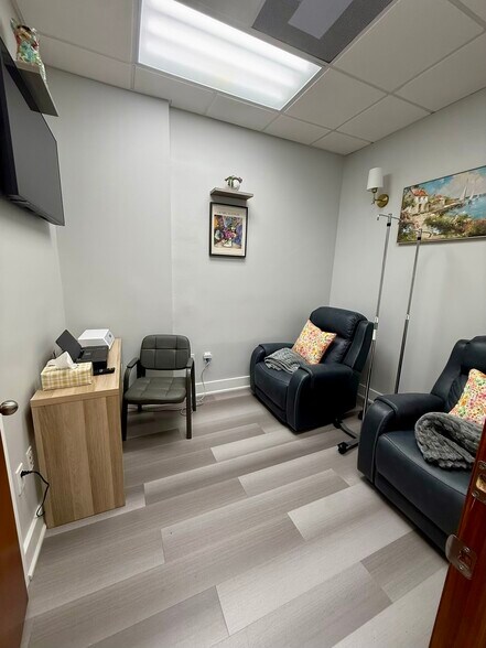 More Photos Of 1911 Harrison St, Hollywood Medical For Lease