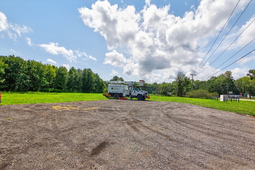 More Photos Of 102 Industrial Blvd, Toano Office For Sale