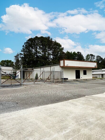 More Photos Of 706 McKnight Industrial Blvd, Augusta Light Manufacturing For Sale