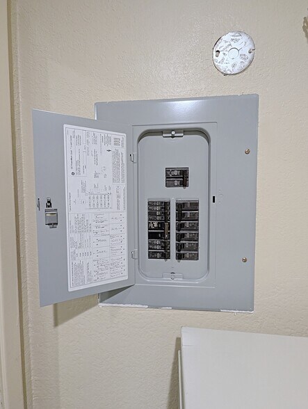 More Photos Of 465 March Ave, Healdsburg Medical For Lease