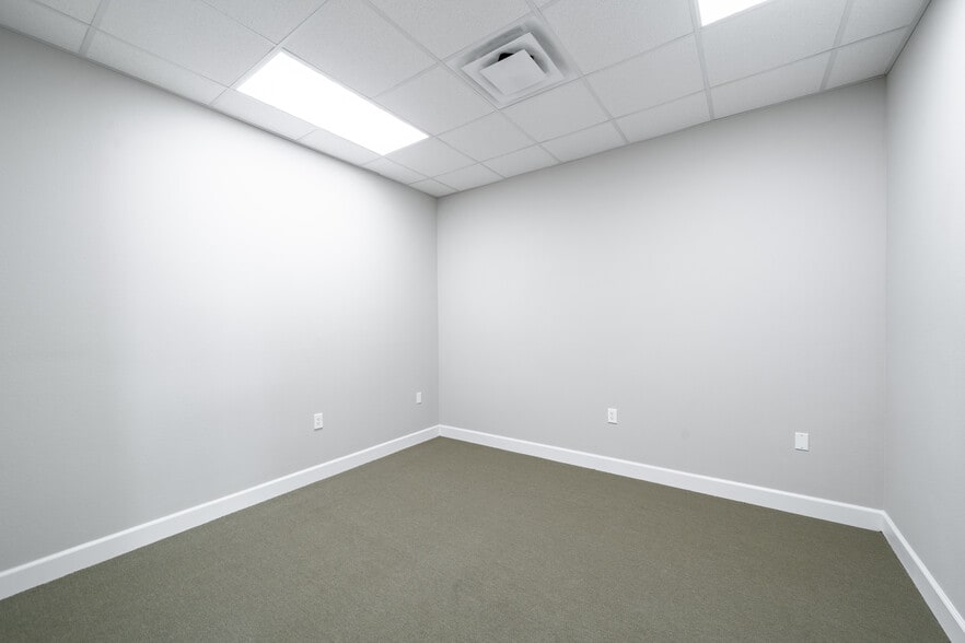 More Photos Of 5501 Cabrera Dr, Sugar Land Unknown For Lease