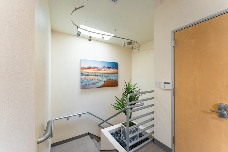 More Photos Of 434 E Broadway, Long Beach Loft Creative Space For Sale