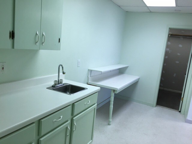 More Photos Of 1822 Holly Rd, Corpus Christi Warehouse For Lease