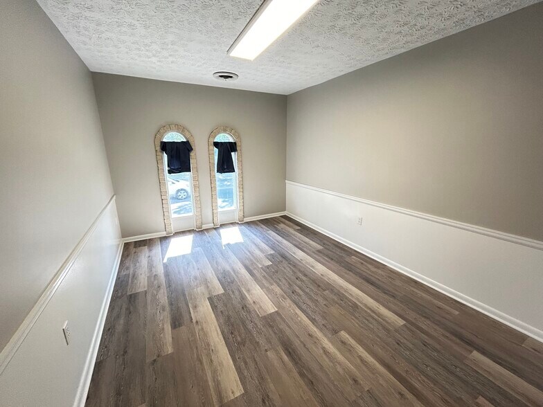 More Photos Of 300 4th St, Elyria Office Residential For Lease