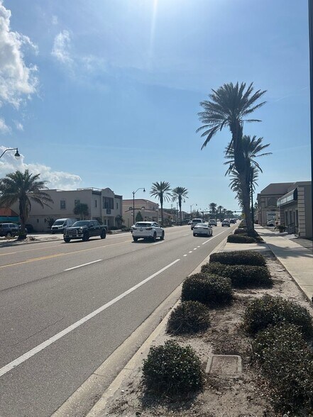 More Photos Of 229 S Tamiami Trl, Venice Office For Sale