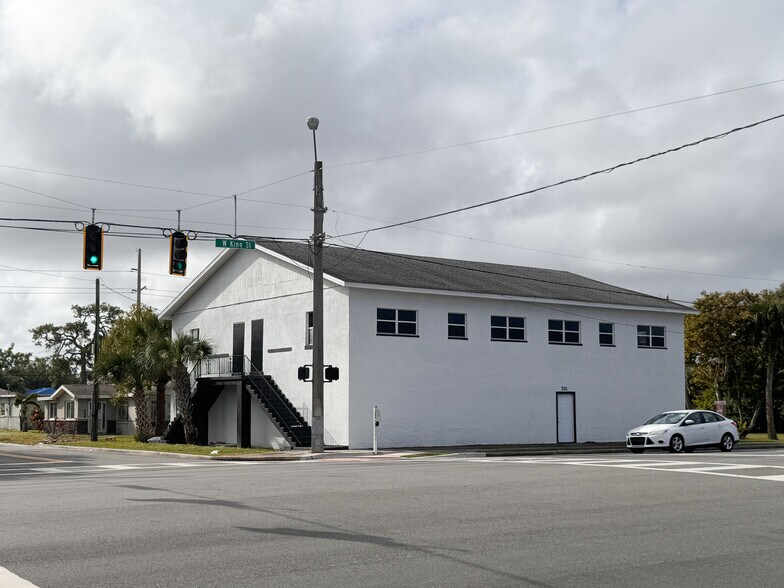 More Photos Of 701 W King St, Cocoa Warehouse For Sale