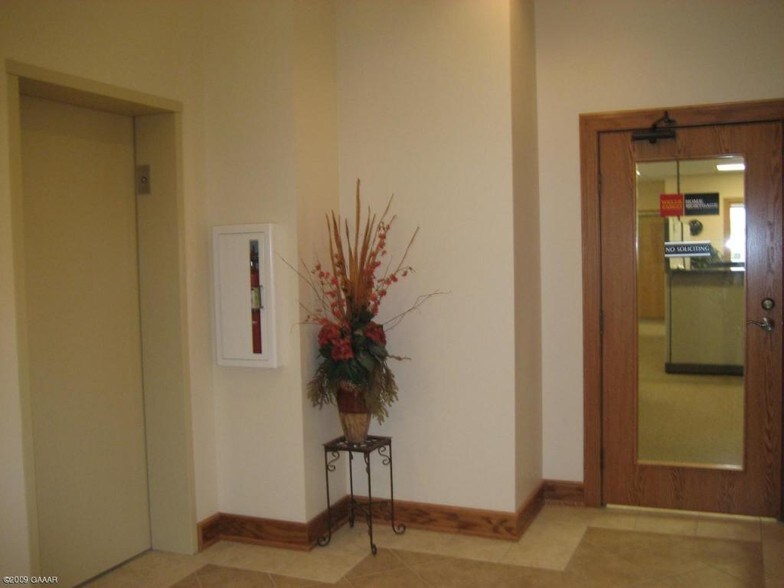 More Photos Of 324 Broadway St, Alexandria Freestanding For Lease