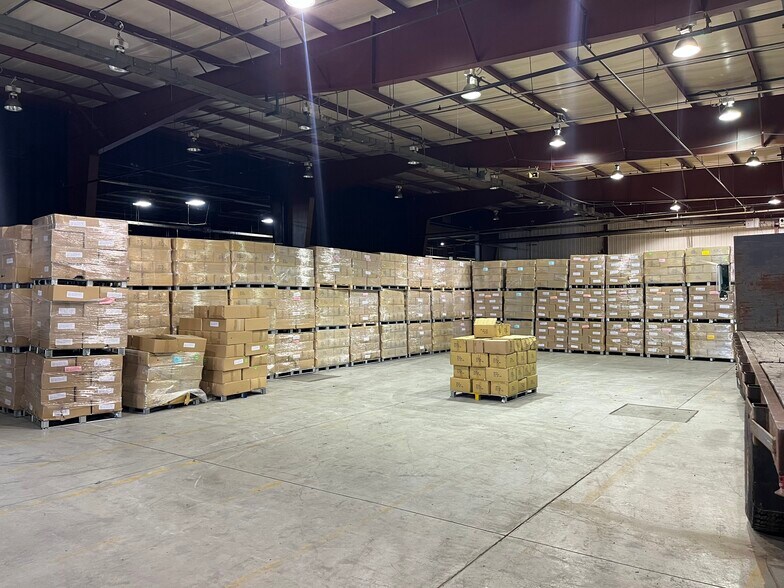 More Photos Of 140 Jacobsen Dr, Maquoketa Warehouse For Lease