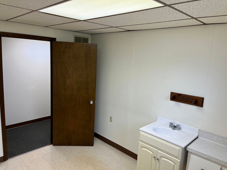 More Photos Of 928 French Rd, Buffalo Office For Sale