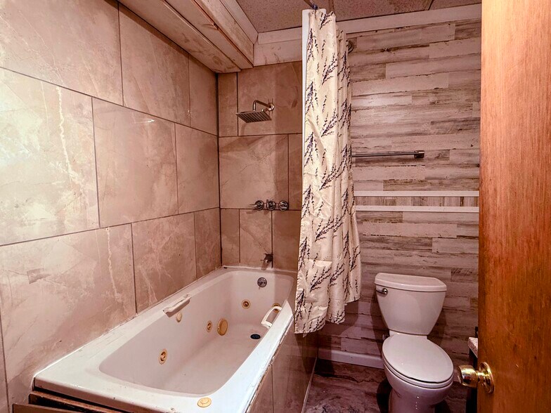 More Photos Of 6 Church St, Nassau Apartments For Sale