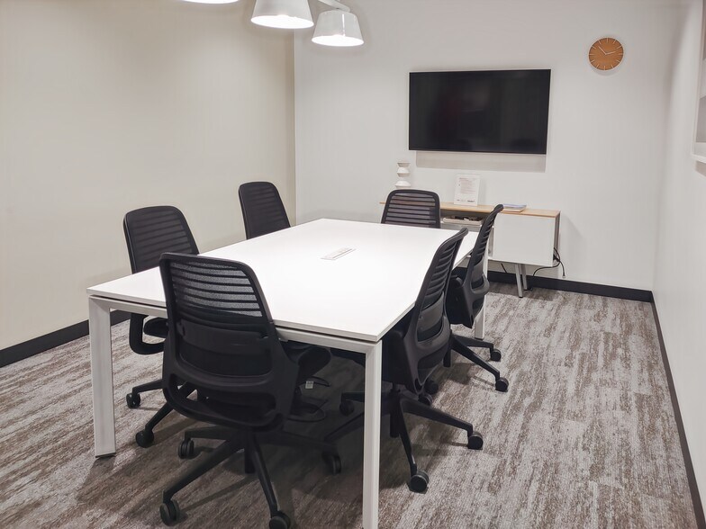 More Photos Of 2301 Sun Valley Dr, Delafield Coworking Space