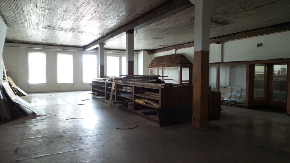 More Photos Of 102 Saint Joseph Ave, Brewton Storefront Retail Residential For Sale