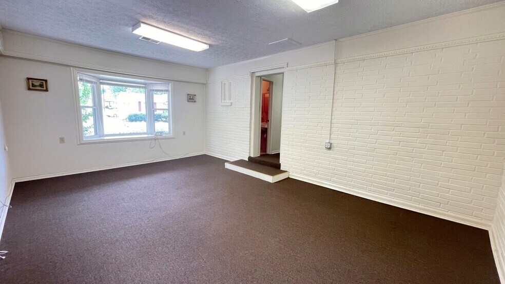 More Photos Of 14 Farmer St, Newnan Medical For Sale