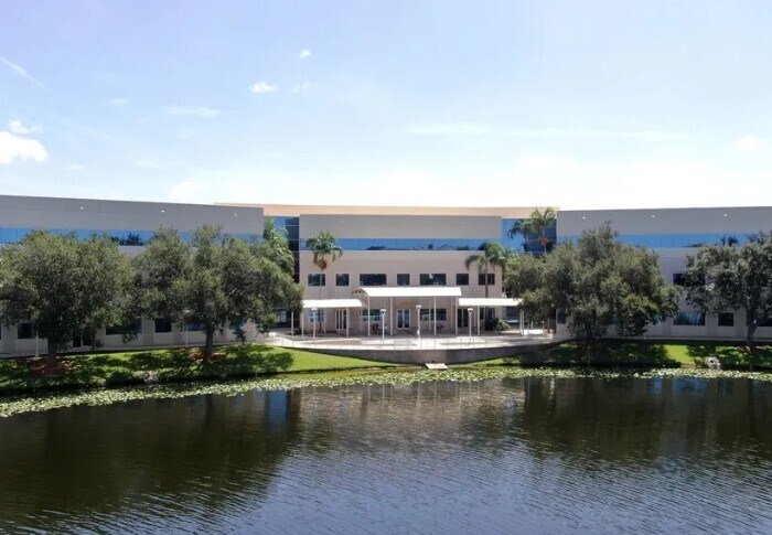 More Photos Of 101 Paramount Dr, Sarasota Business Park For Sale