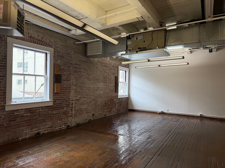 More Photos Of 1231 NW Hoyt St, Portland Loft Creative Space For Lease