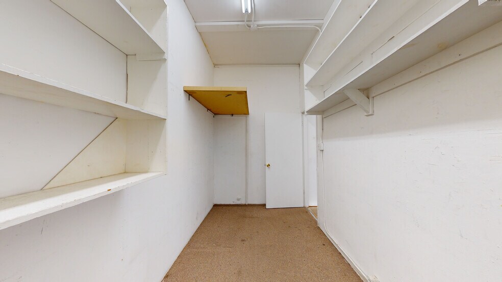 More Photos Of 13031 Montana Ave, Los Angeles Freestanding For Lease