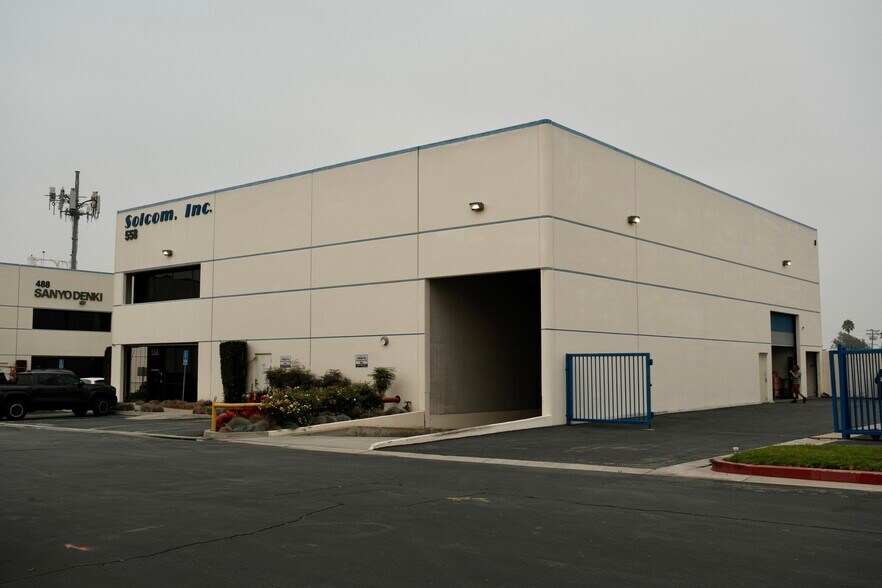 More Photos Of 558 Amapola Ave, Torrance Warehouse For Lease