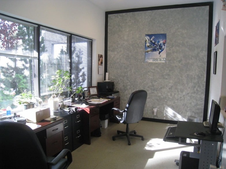 More Photos Of 416 Crown Point Cir, Grass Valley Warehouse For Lease