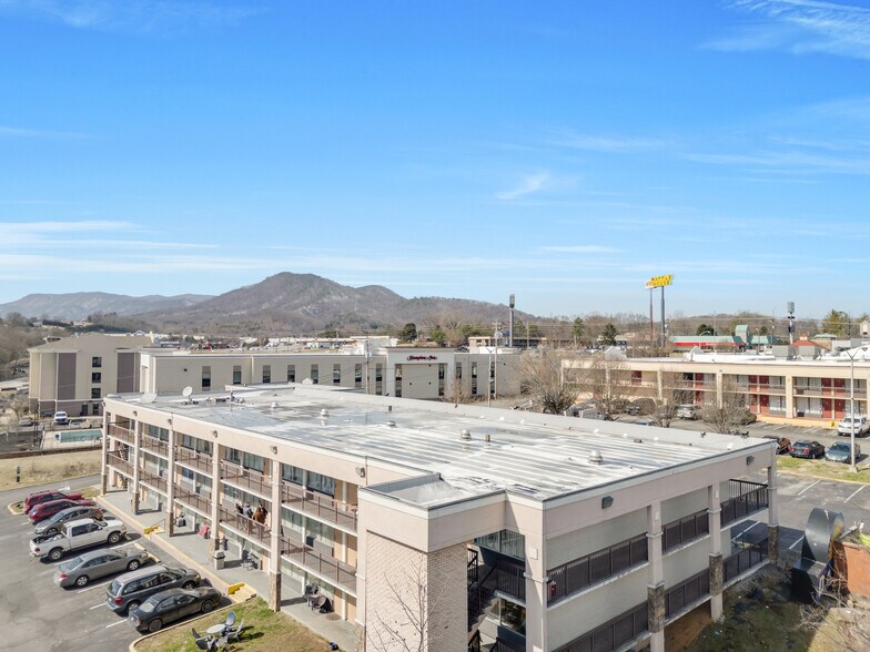 More Photos Of 1014 Cosby Hwy, Newport Hotel For Sale