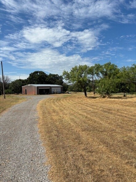 More Photos Of 42851 E County Road 1470, Lone Wolf Land For Sale