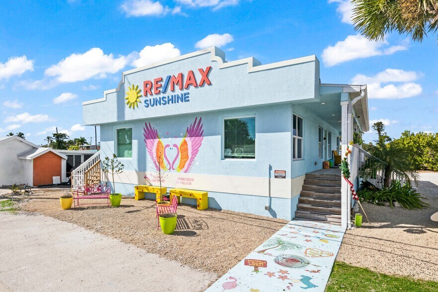 More Photos Of 4574 Pine Island Rd NW, Matlacha Office For Sale