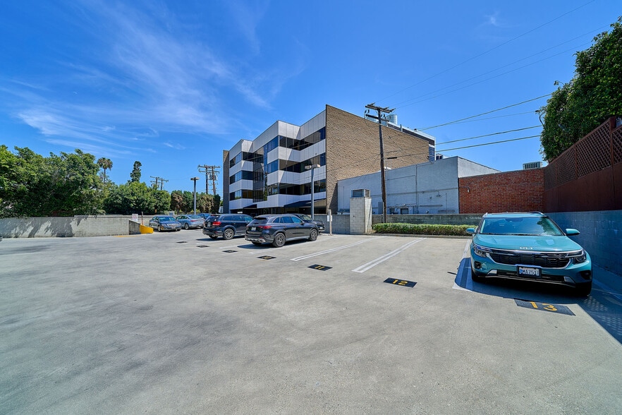 More Photos Of 8737 Beverly Blvd, West Hollywood Medical For Sale
