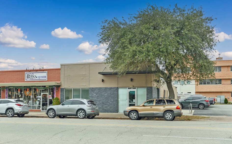 Primary Photo Of 225 W 19th St, Houston Storefront For Lease
