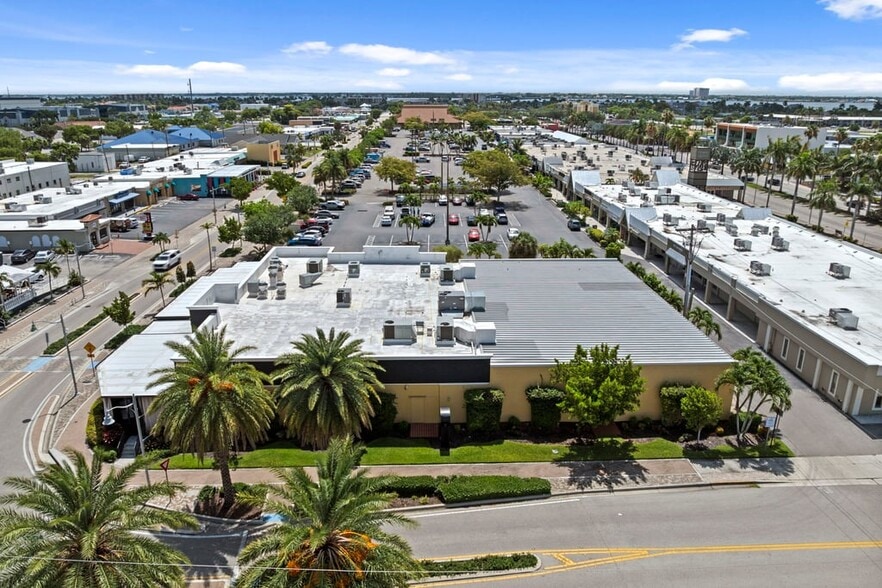 More Photos Of 4725 Vincennes Blvd, Cape Coral Restaurant For Sale