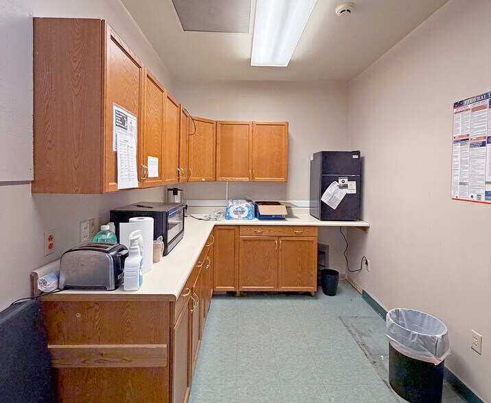 More Photos Of 211 Madison Ave, Wood River Office For Sale