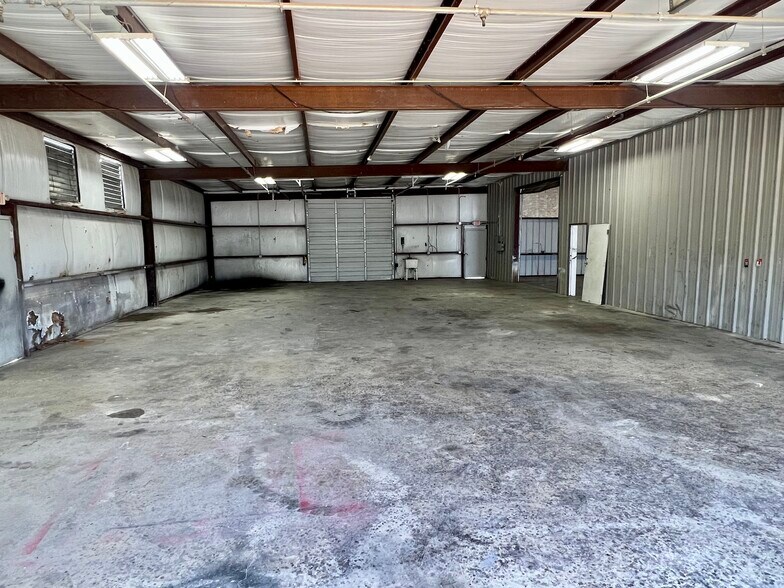 More Photos Of 5711 Monaco Cir, San Antonio Office For Lease