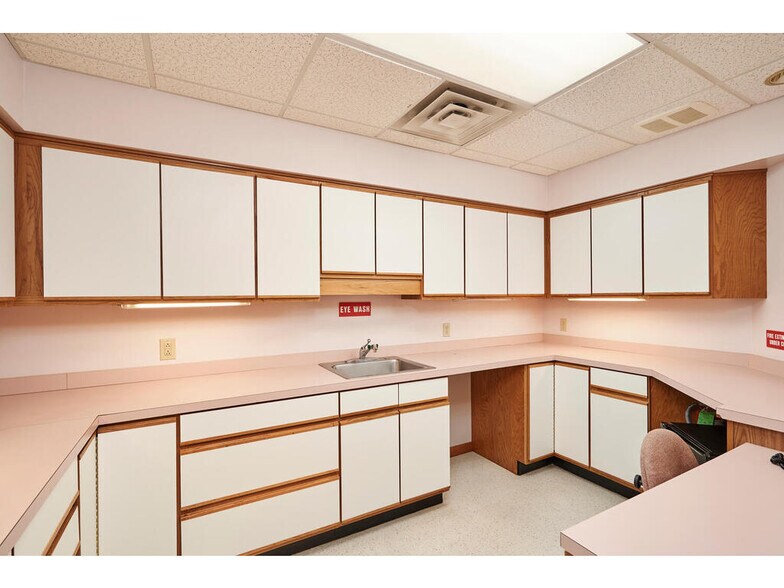 More Photos Of 727 Graham Rd, Cuyahoga Falls Medical For Sale