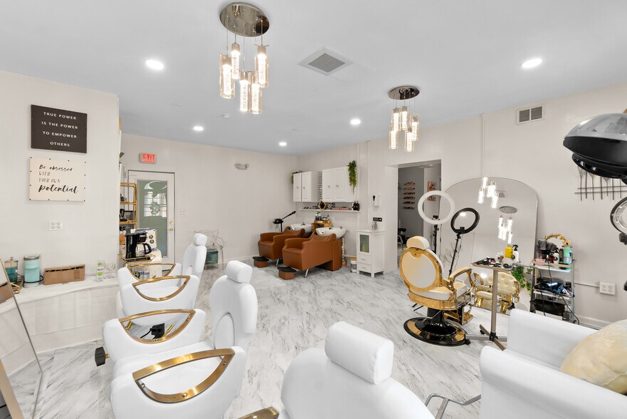 More Photos Of , Washington General Retail For Sale