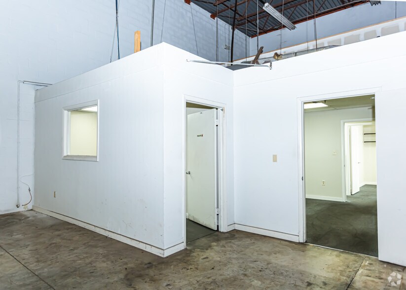 More Photos Of 7501-7521 NW 52nd St, Miami Unknown For Lease