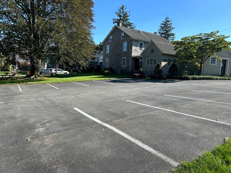 More Photos Of 879 Fritztown Rd, Sinking Spring Office For Lease