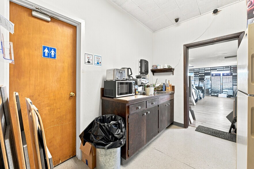 More Photos Of 905-909 Fee Dr, Sacramento Service For Sale