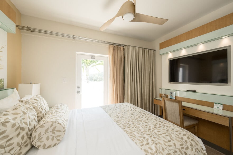 More Photos Of 1401 Simonton St, Key West Hotel For Sale