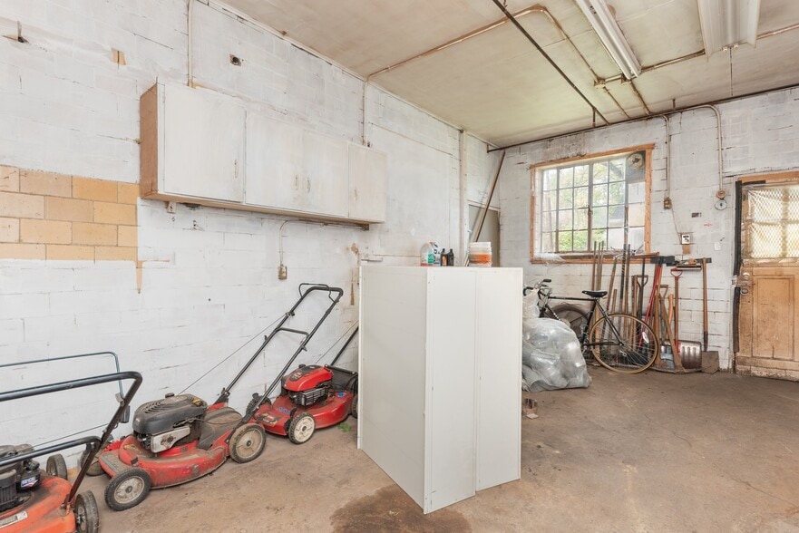 More Photos Of 203 Benson St, Reading Flex For Sale