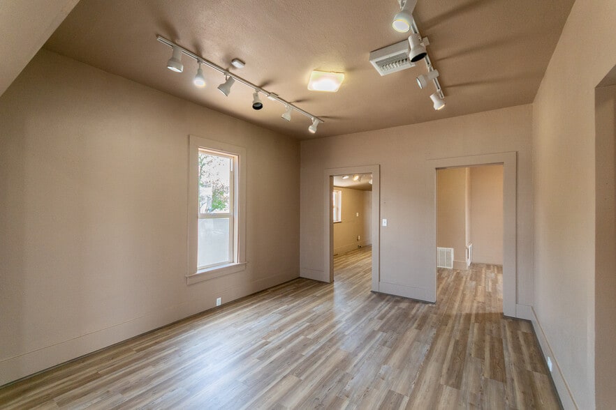 More Photos Of 310 E Oak St, Kingman Office For Sale